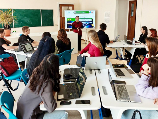 ЖИ ғылымға көмек ретінде