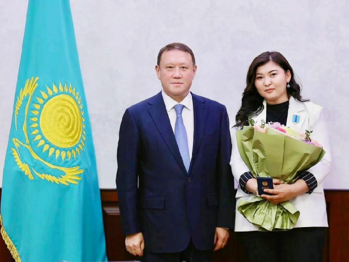 Диана Болатовна, ГОРДИМСЯ!