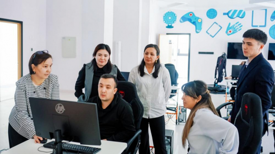 Shaping AI Thinking in Educators