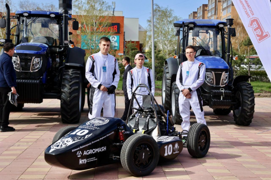 Болашақ — ДАРЫНДЫ жастардың қолында