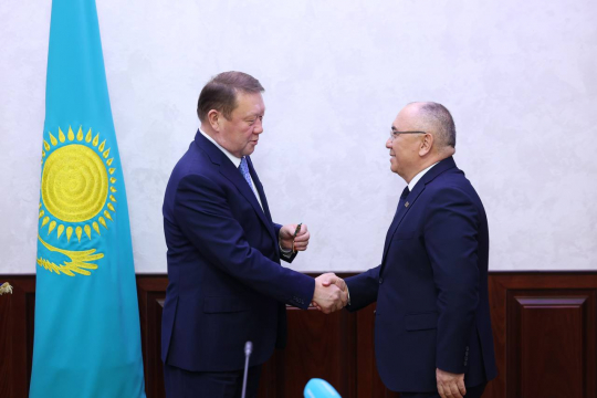 «ПАРАСАТ» – айрықша еңбегі үшін!